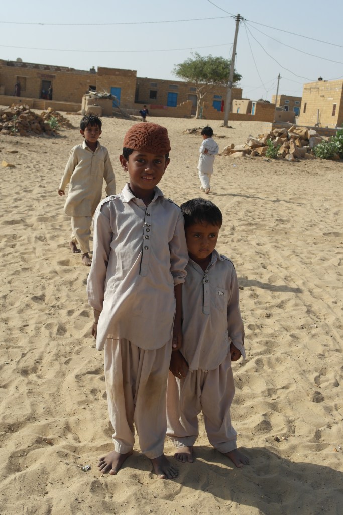 indian children desert jaisalmer kids