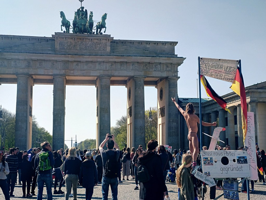 berlin feeling brandenburg tor gate