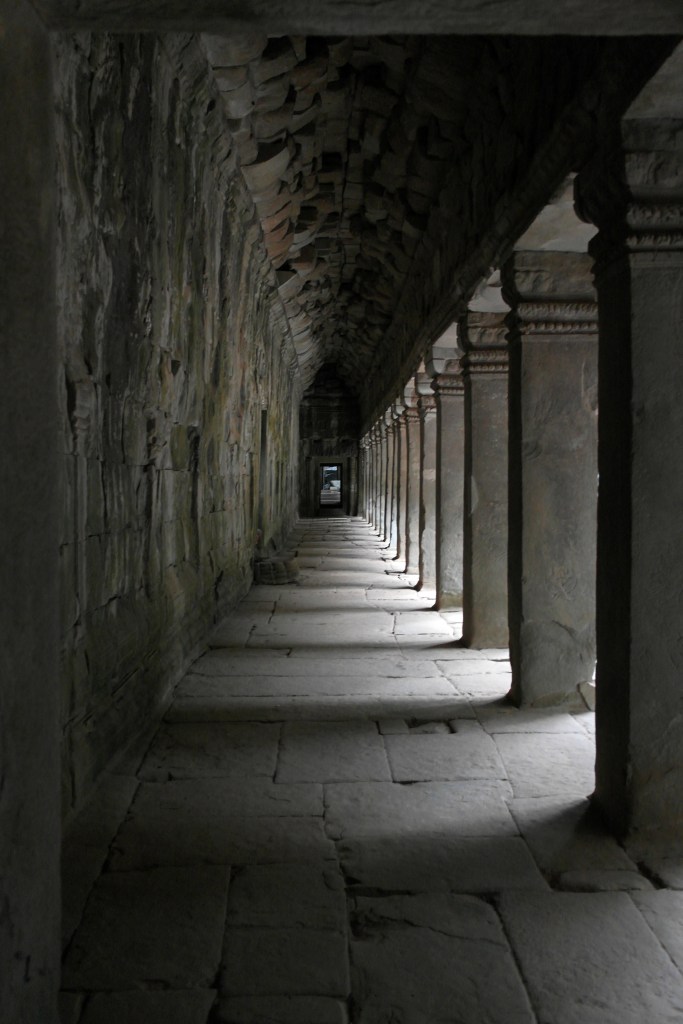 angkor wat tomb raider temple pillars cambodia