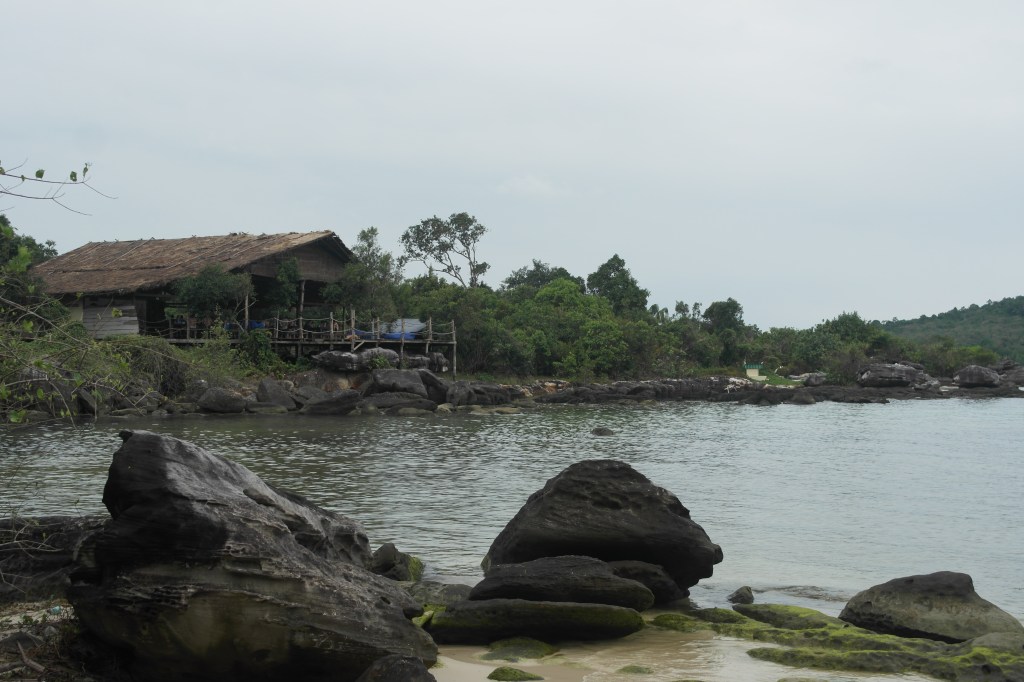 koh rong samloem mad monkey hostel common area restaurant